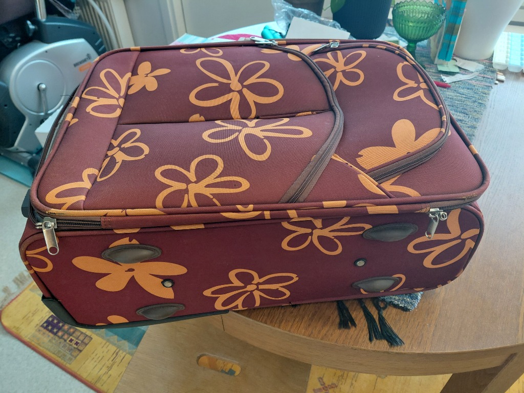 Matkalaukku 52x35x19
