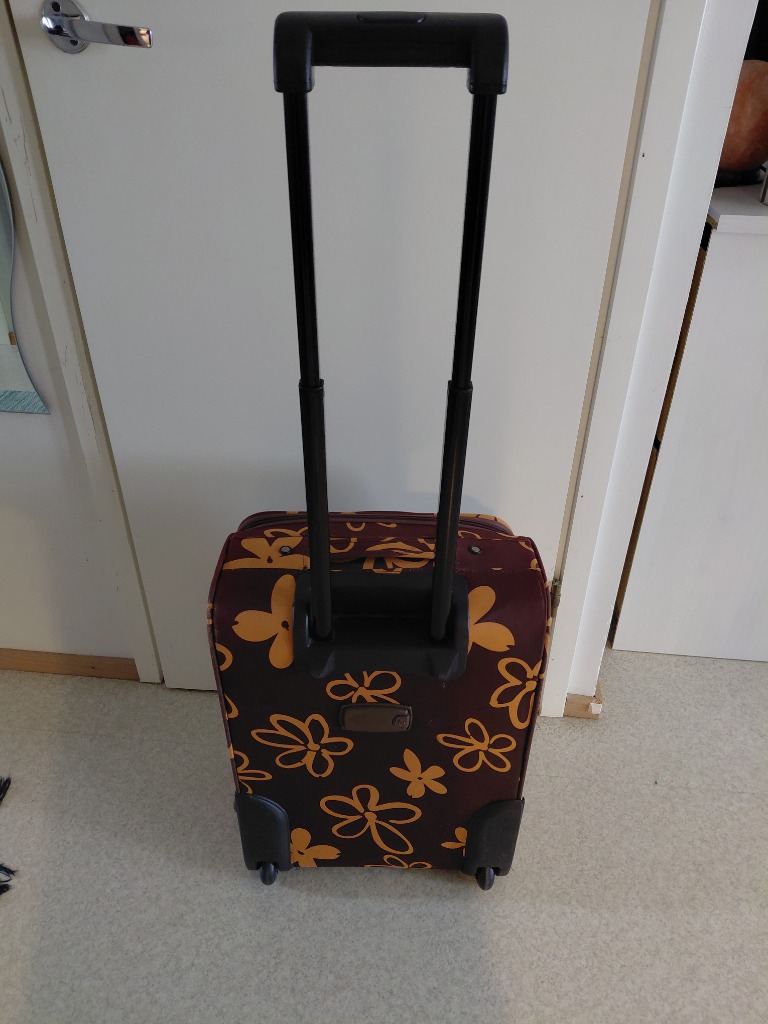 Matkalaukku 52x35x19