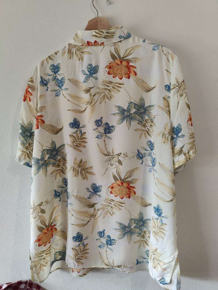 Oranssit ja siniset kukat paita M