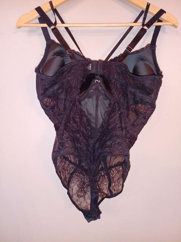 Samfella m/push up. 85D.