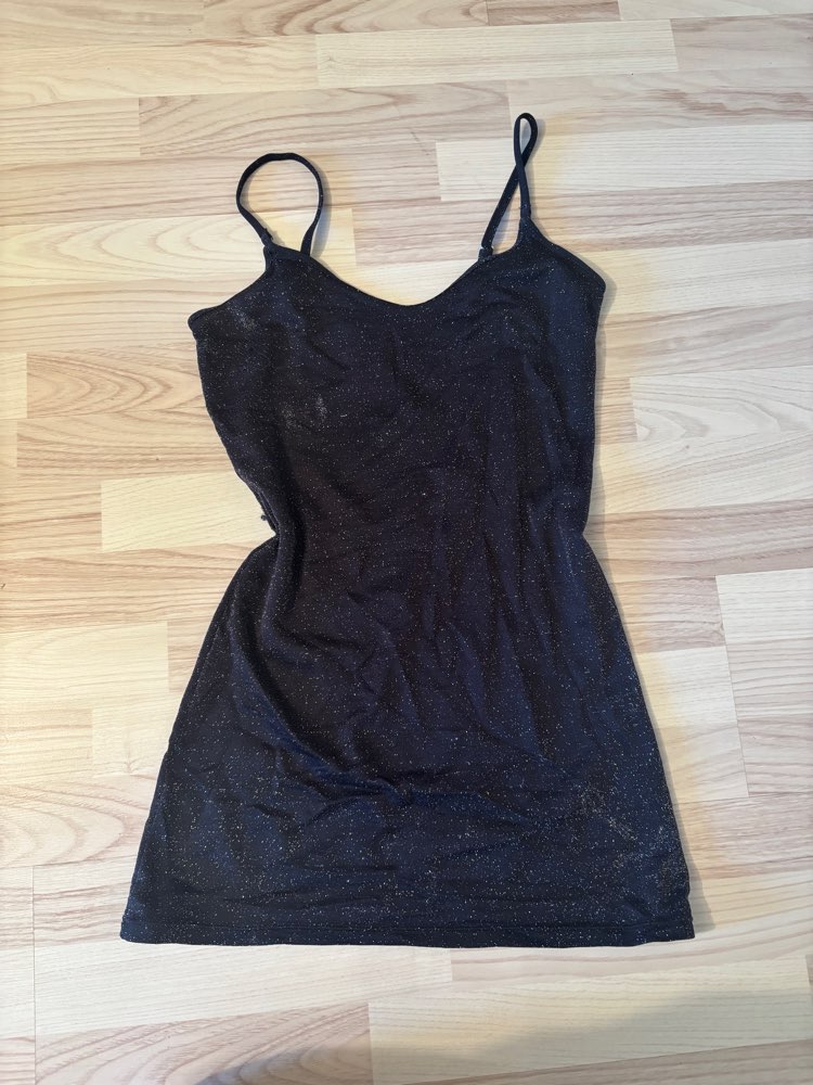Medium svart kjole med glitter
