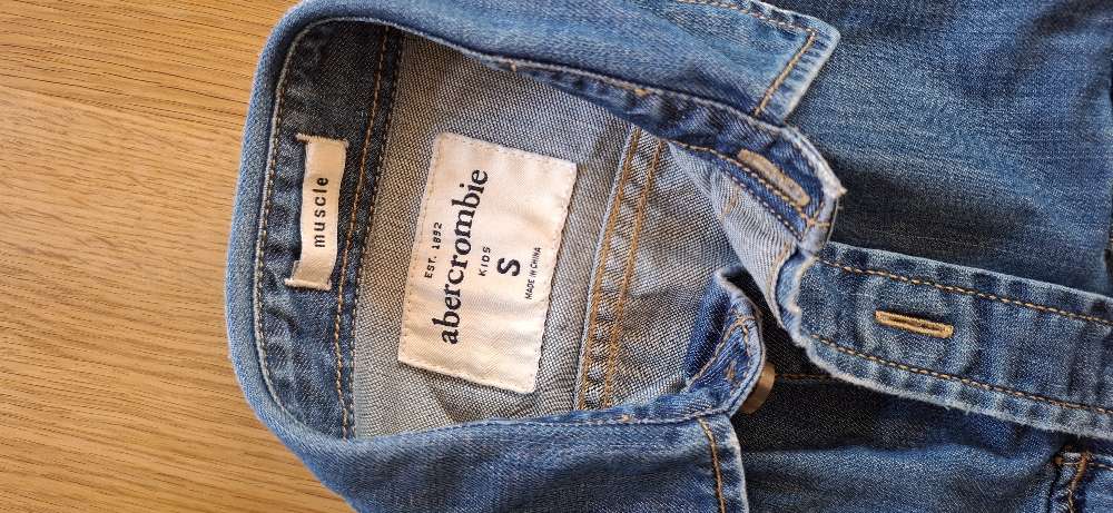 Abercrombie barna gallaskyrta st. S