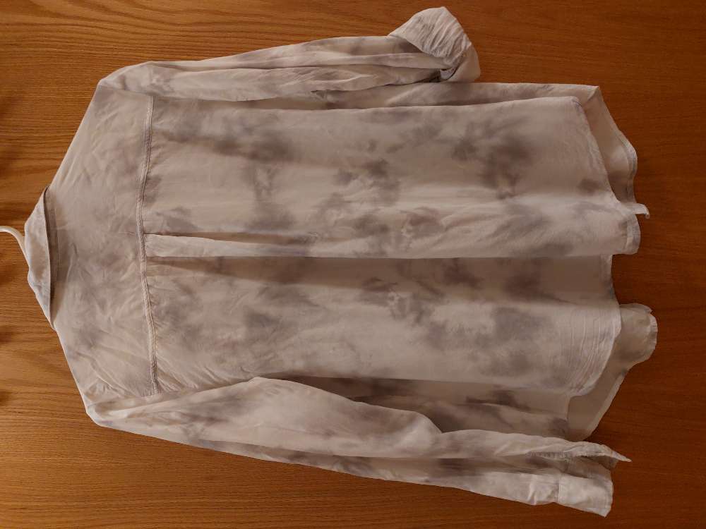 Hvít/grásprengd skyrta st L (kvk)