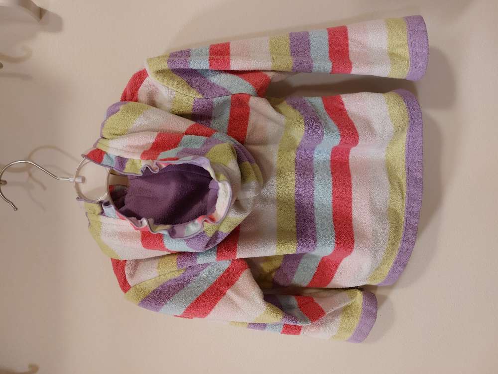 Röndótt flíspeysa m/hettu st 18m