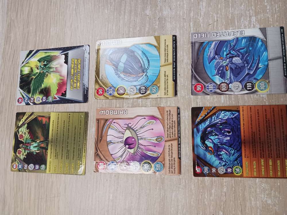 Bakugan pallot ja kortit