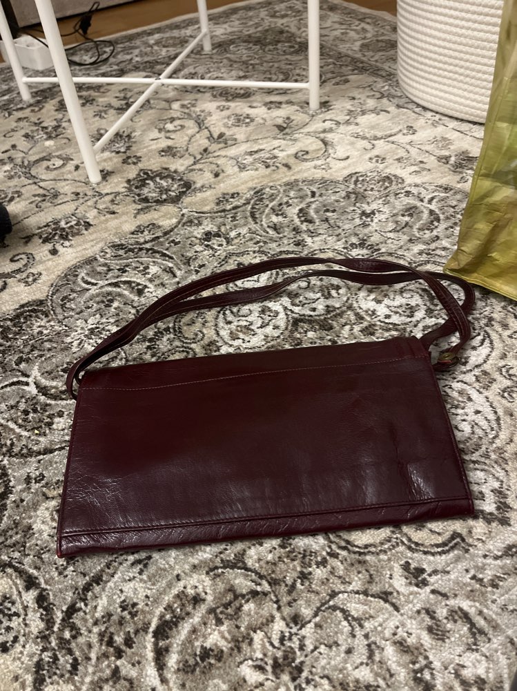 Suomalainen punainen nahka vintagelaukku