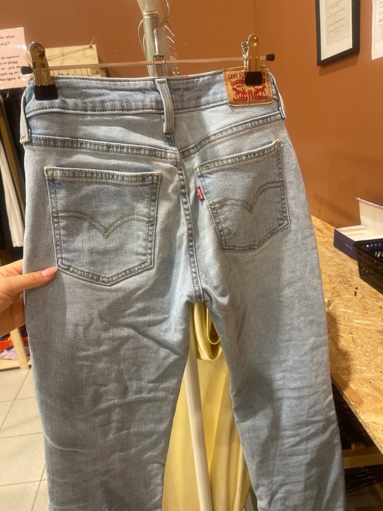 low waist levis
