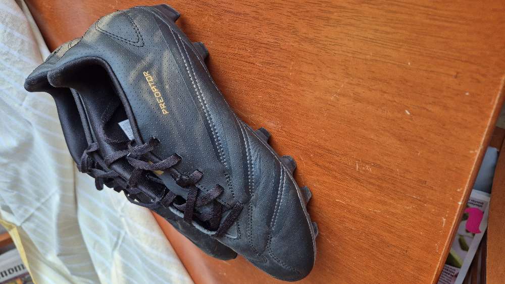 Predator adidas jalkapallok. Koko 40