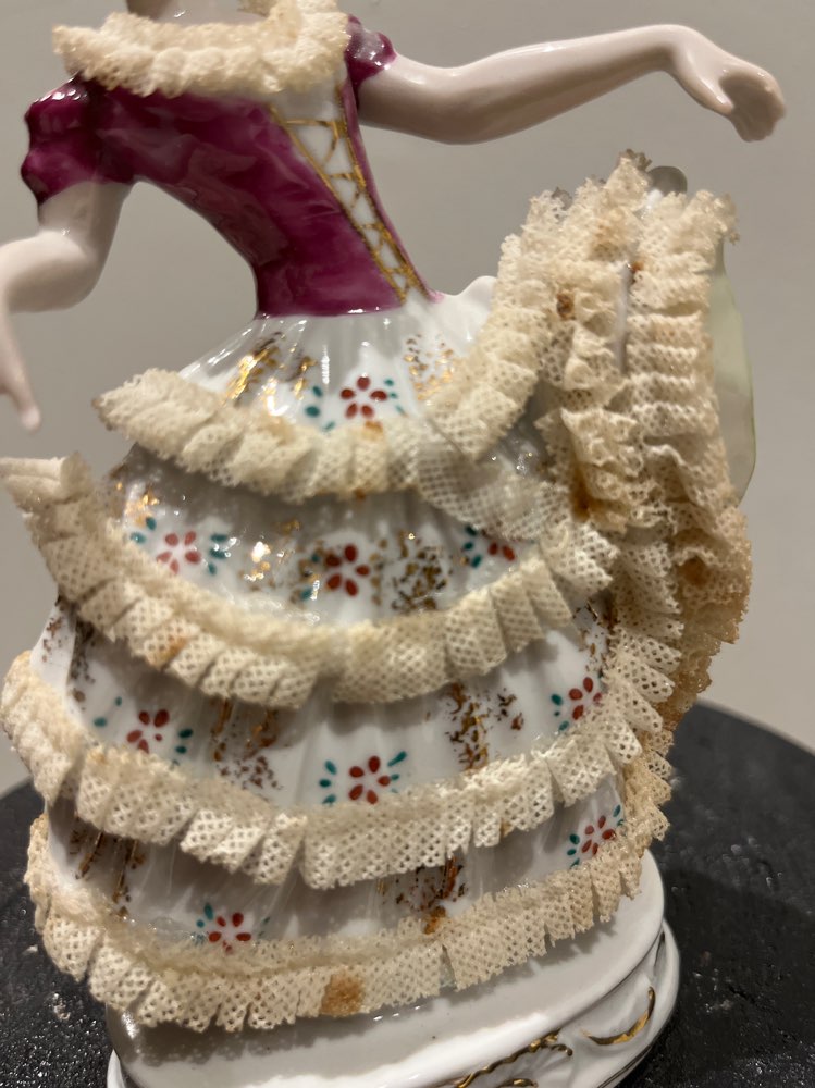 Posliinifiguuri tanssija