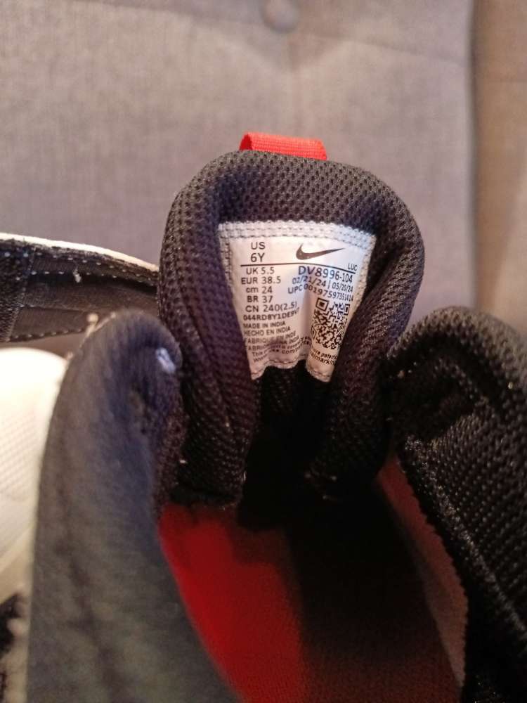 Nike Team Hustle skór St 38,5