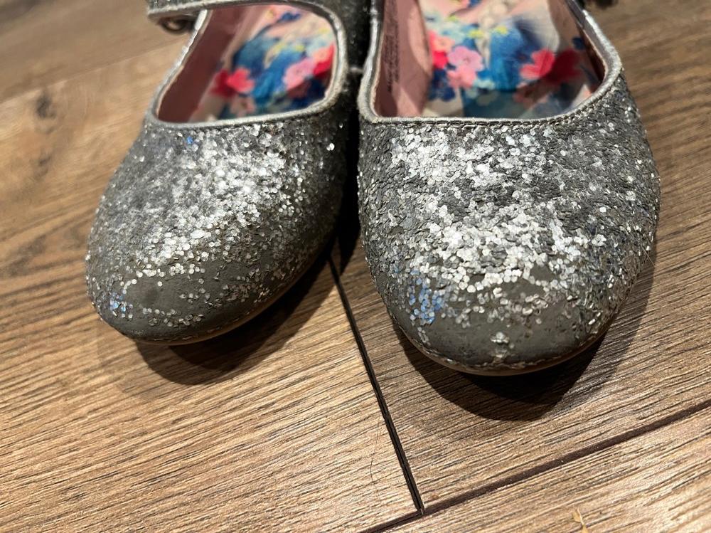 Frozen hælaskór St 28