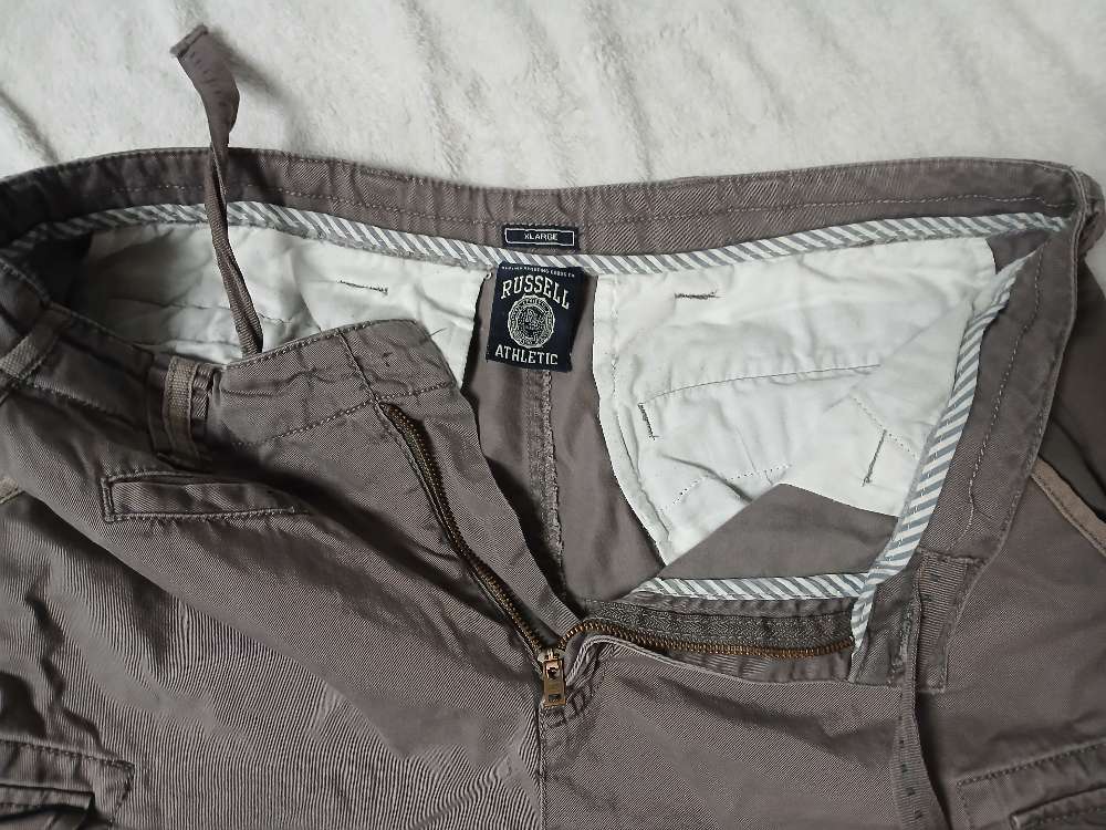 Harmaat reisitaskushortsit. XL