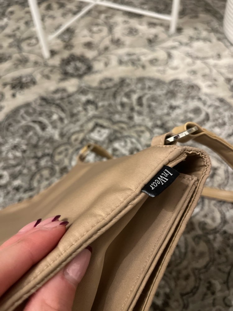 Vaaleanbeige, kultaista, pikkulaukku