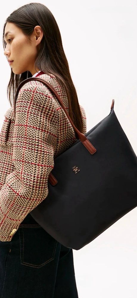 Tommy Hilfiger taska