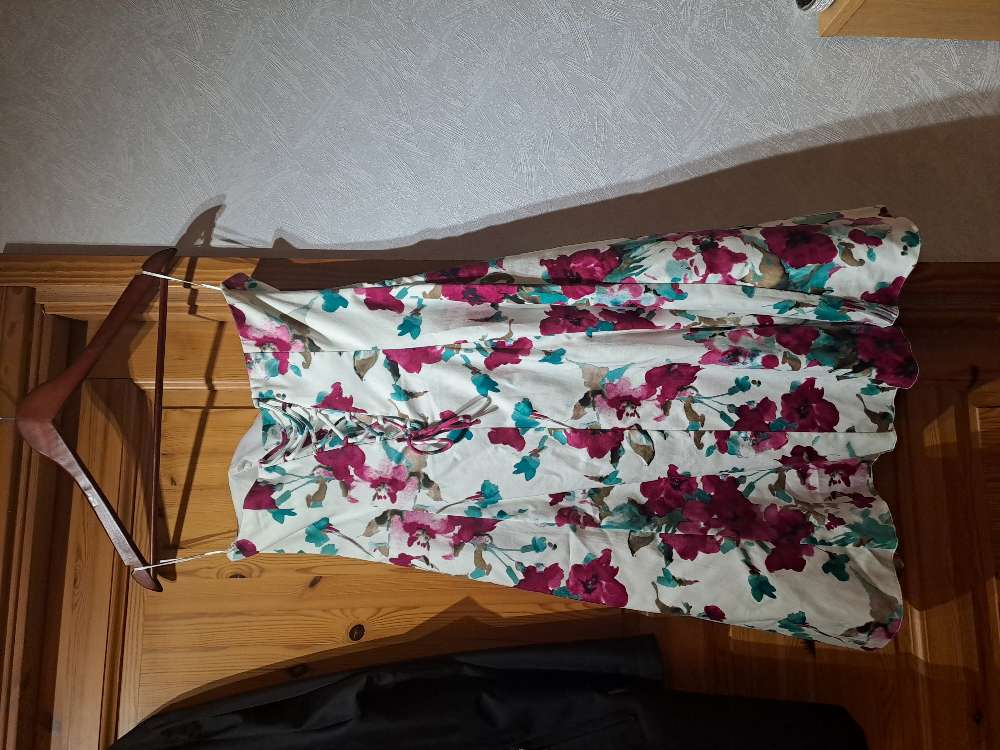 Juhlamekko Ariella , 38