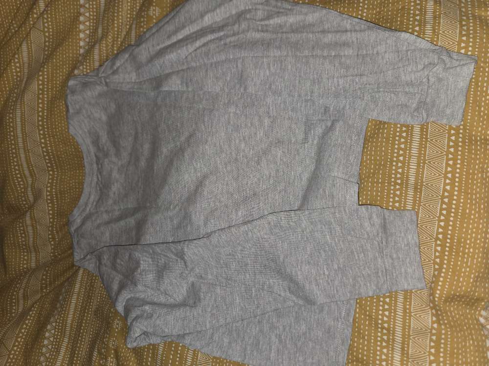 Ónotuð stelpupeysa st. 146/152