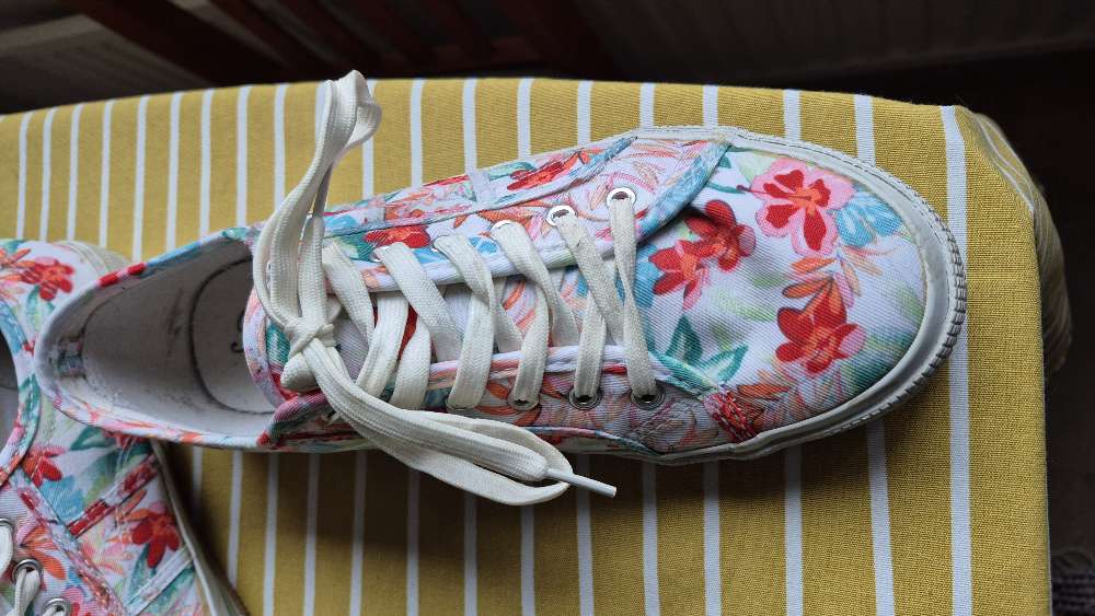 Pearlz tennarit koko 41