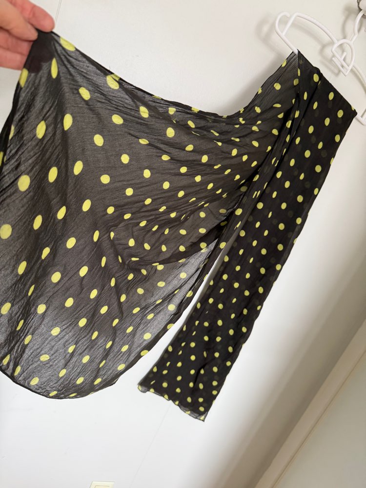 Klútur - grænn m/doppum