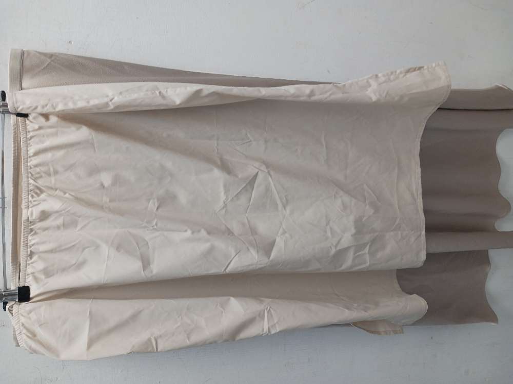Uniqlo vaalea hame+alushame XL