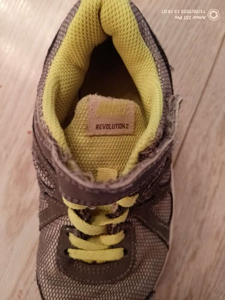 Nike revolution2 St 29.5