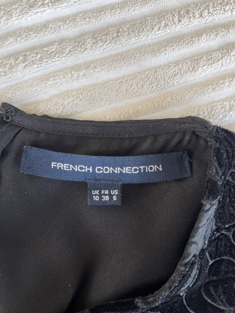 French Connection juhlamekko