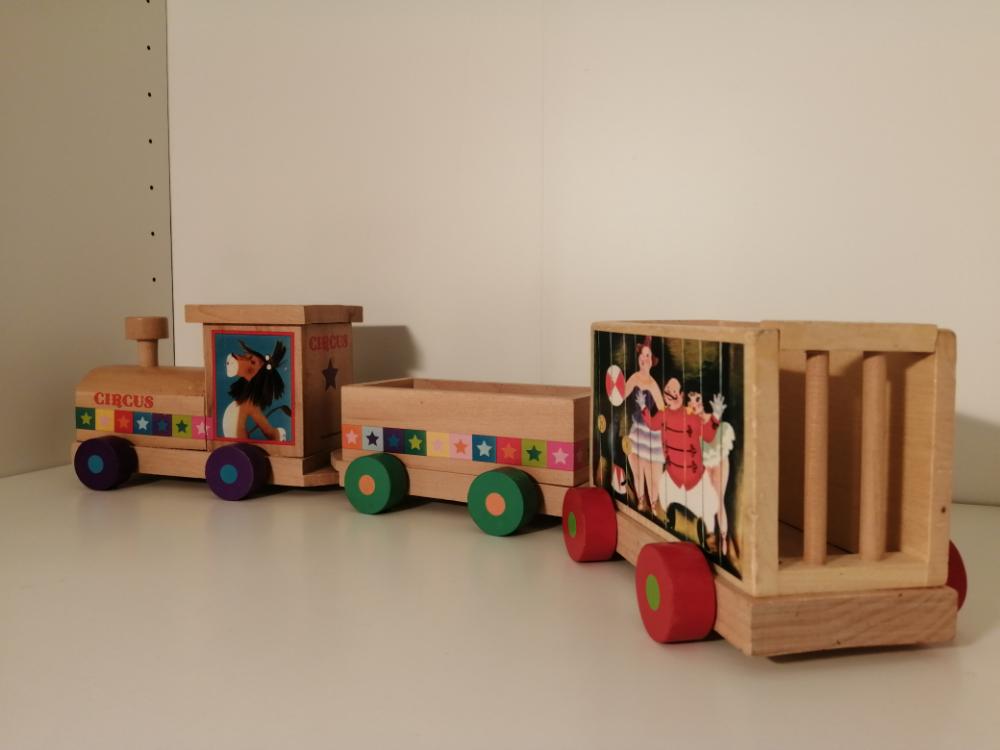 houten circus trein