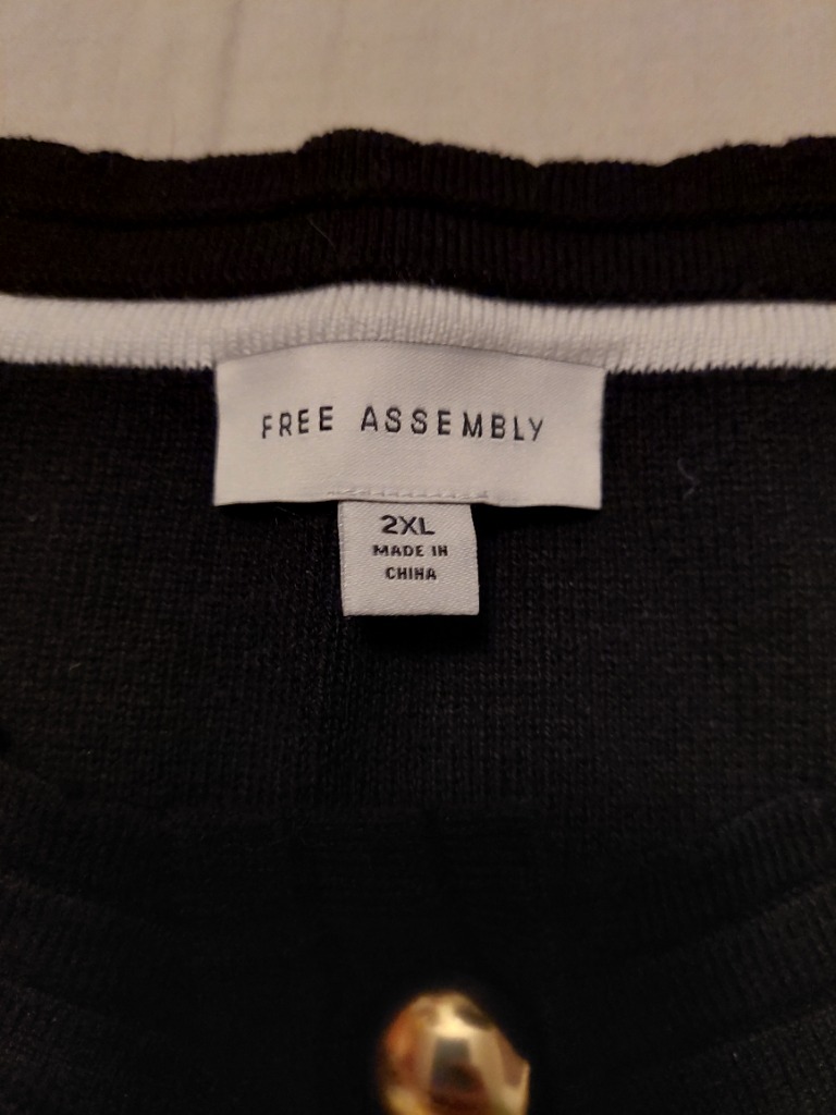 Free Assembly peysa 