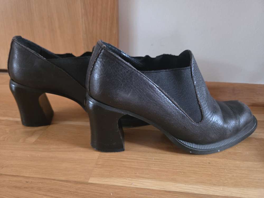 Leðurskór st.37 meira 38