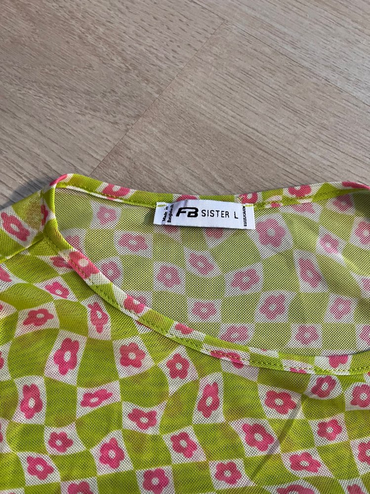 Vihreä läpikuultava paita, L