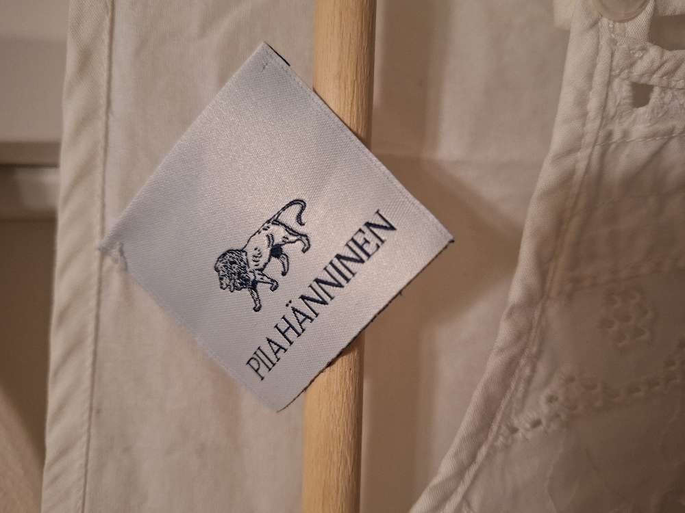 Piia Hänninen valk. paita (M)