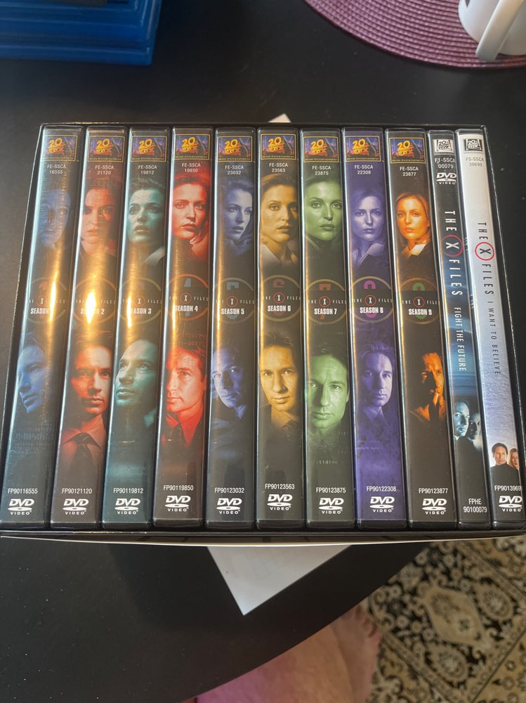 The X Files Kaudet 1-9+elokuvat/DVD