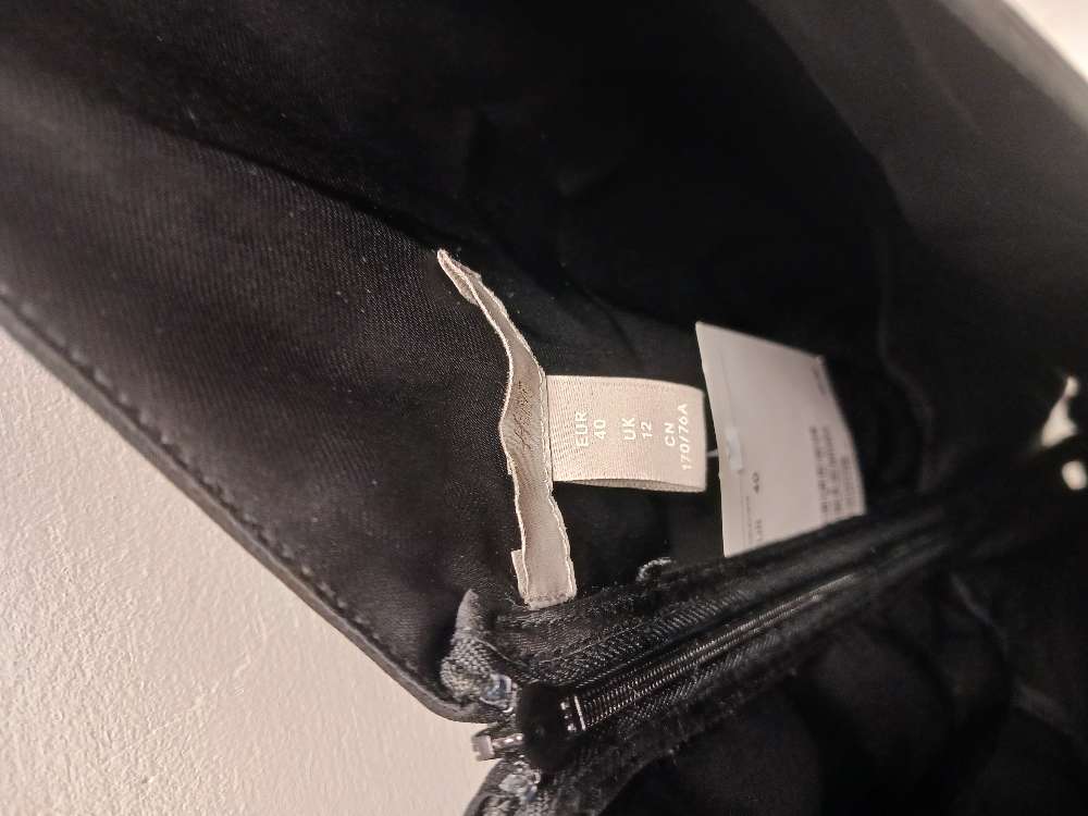 H&M musta haalari 40