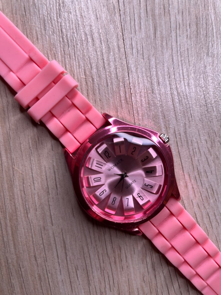 Pinkki rannekello