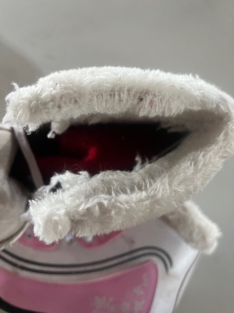 Vaaleenpunaset luistinet