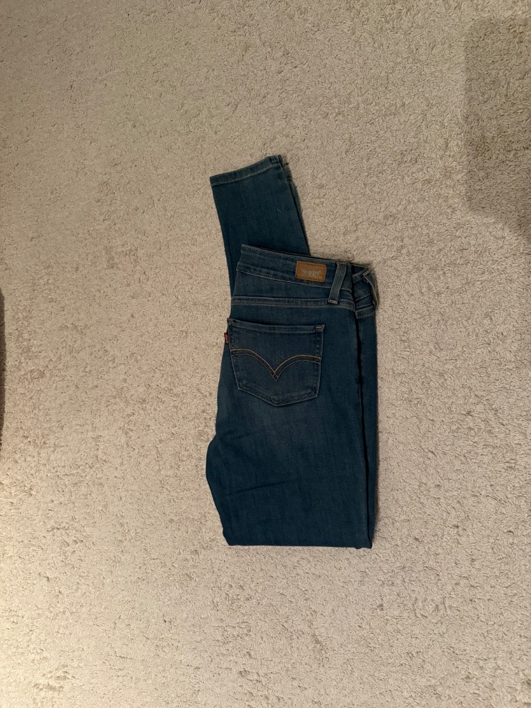 Levis Jeans str 28