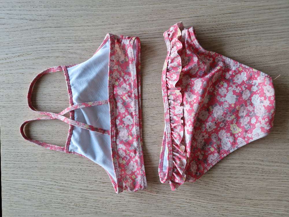 Str110/116 bikini blomstret