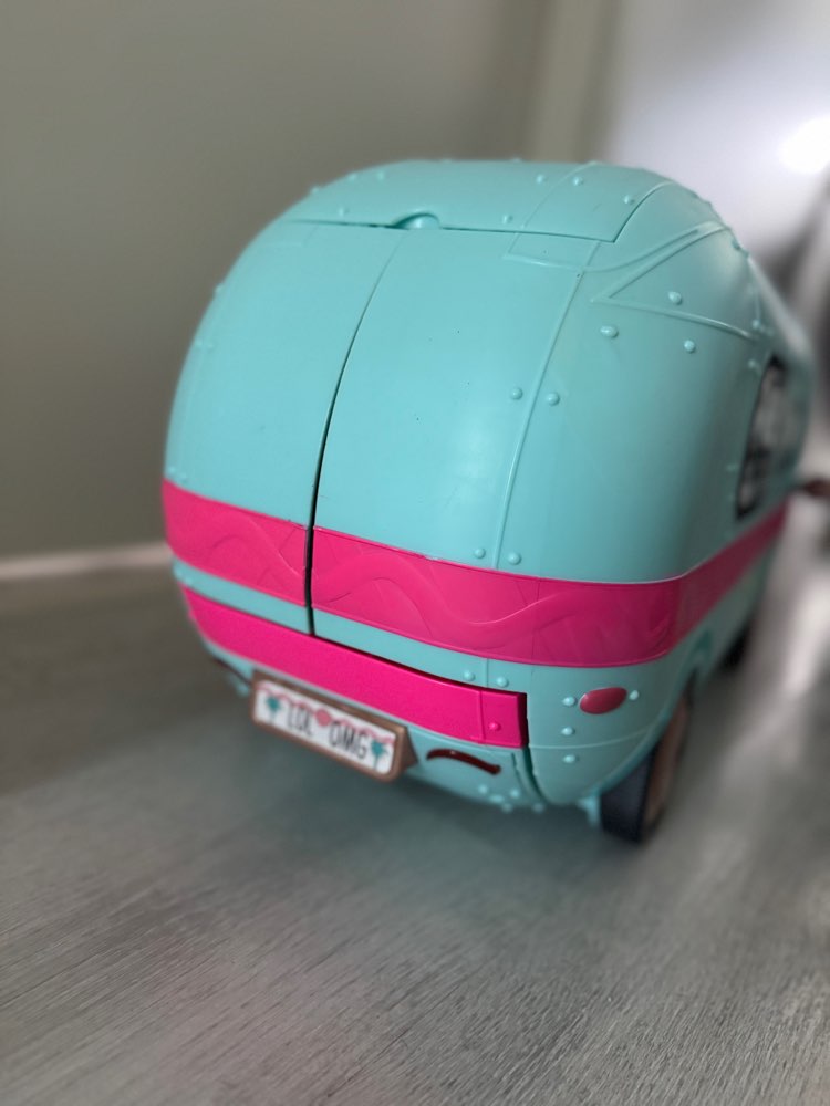 LOL matkailuauto (sis. nukke + tavarat)