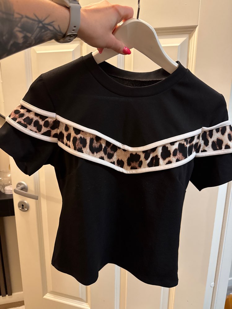 Sett med Leopard bukse/t-shirt i str S
