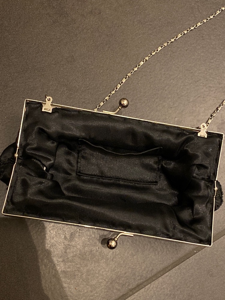 V Vintage perle taske sort med perler . Clutch . 2 forskellige kæder