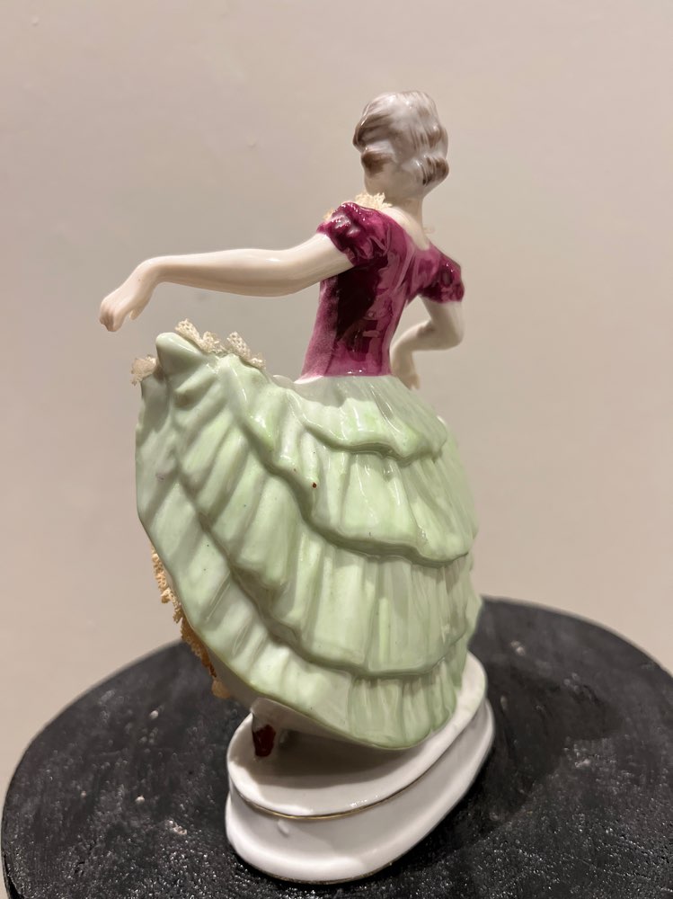 Posliinifiguuri tanssija