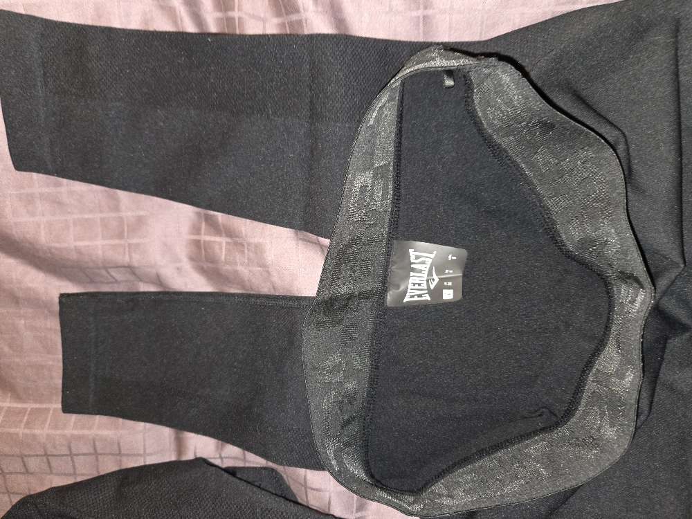 Everlast sett ónotað st. 8 / 36