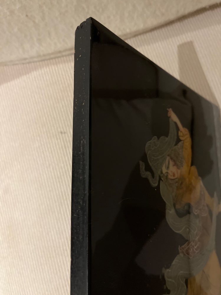 Taulu lakattua puuta