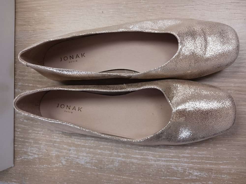 Jonak kultaiset kengät 41