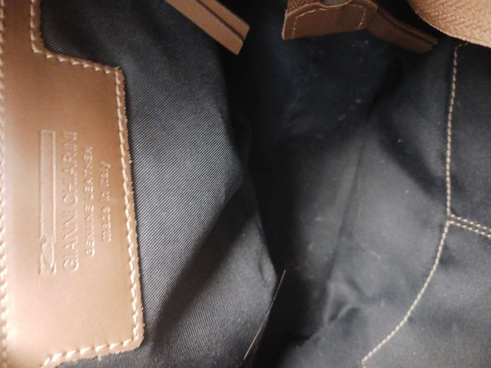 Ruskea gianni laukku