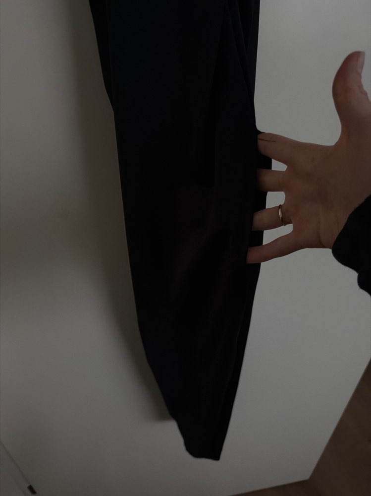 Svartur kjóll með klauf XS/S