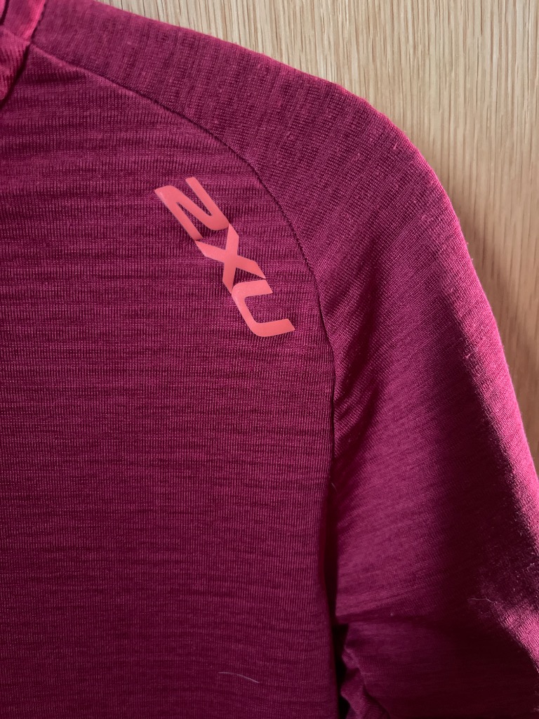 2XU hlaupapeysa i small