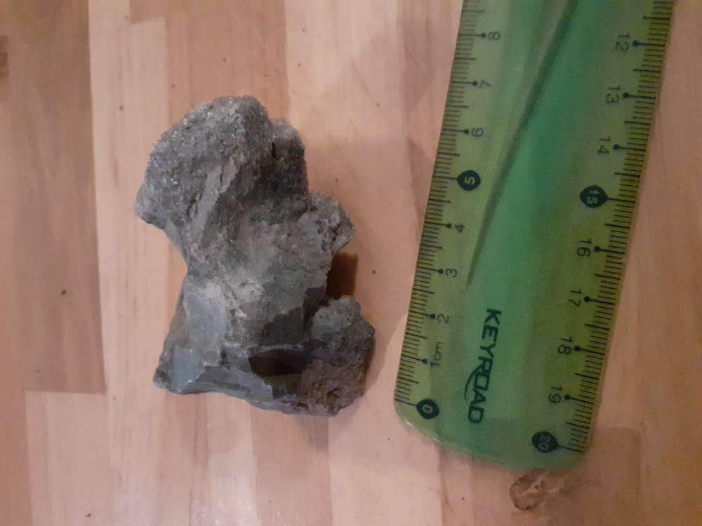 Grænn steinn ca 6cm