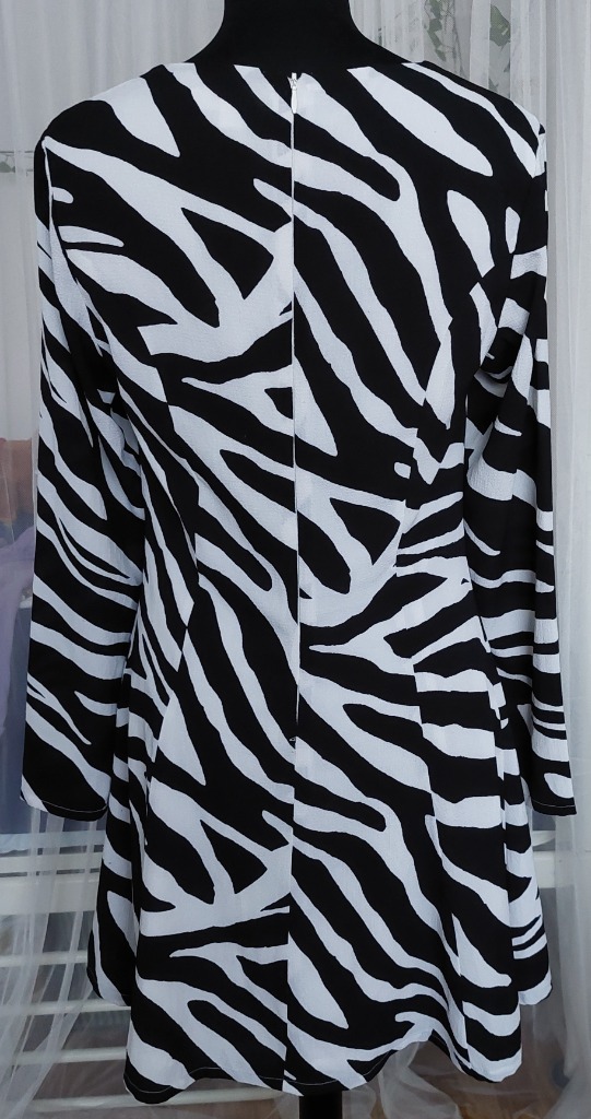 Zebrakuvioinen mekko S koko