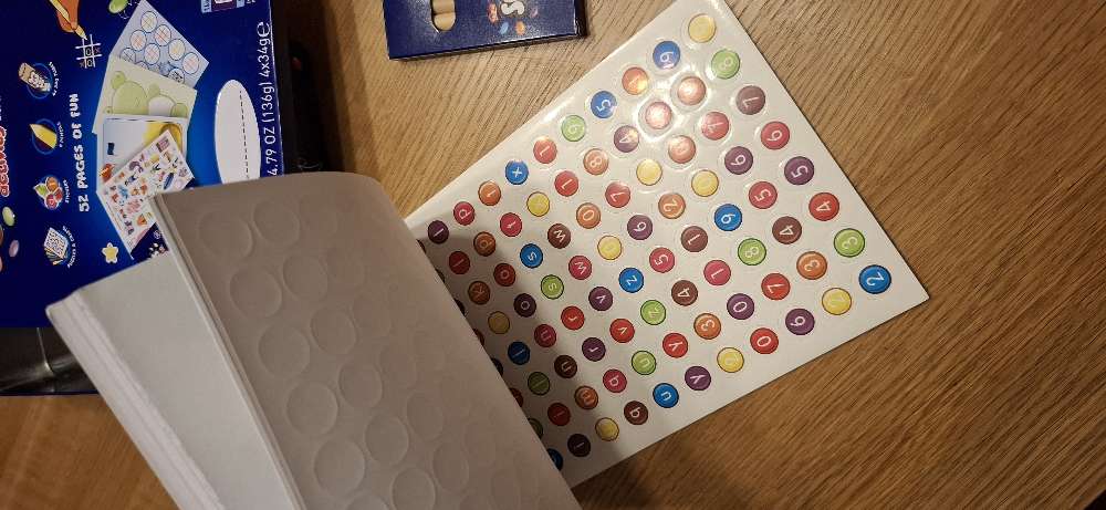 Smarties þrauta- og límmiða bók nýtt