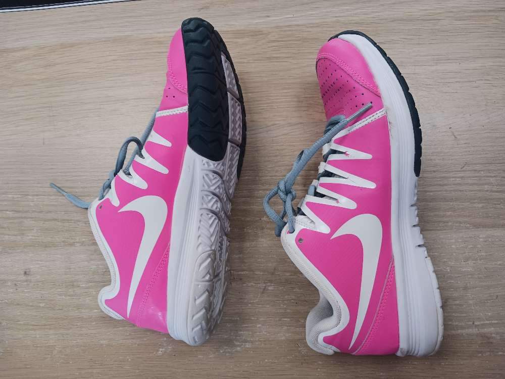Nike vapor court lenkkarit 38,5